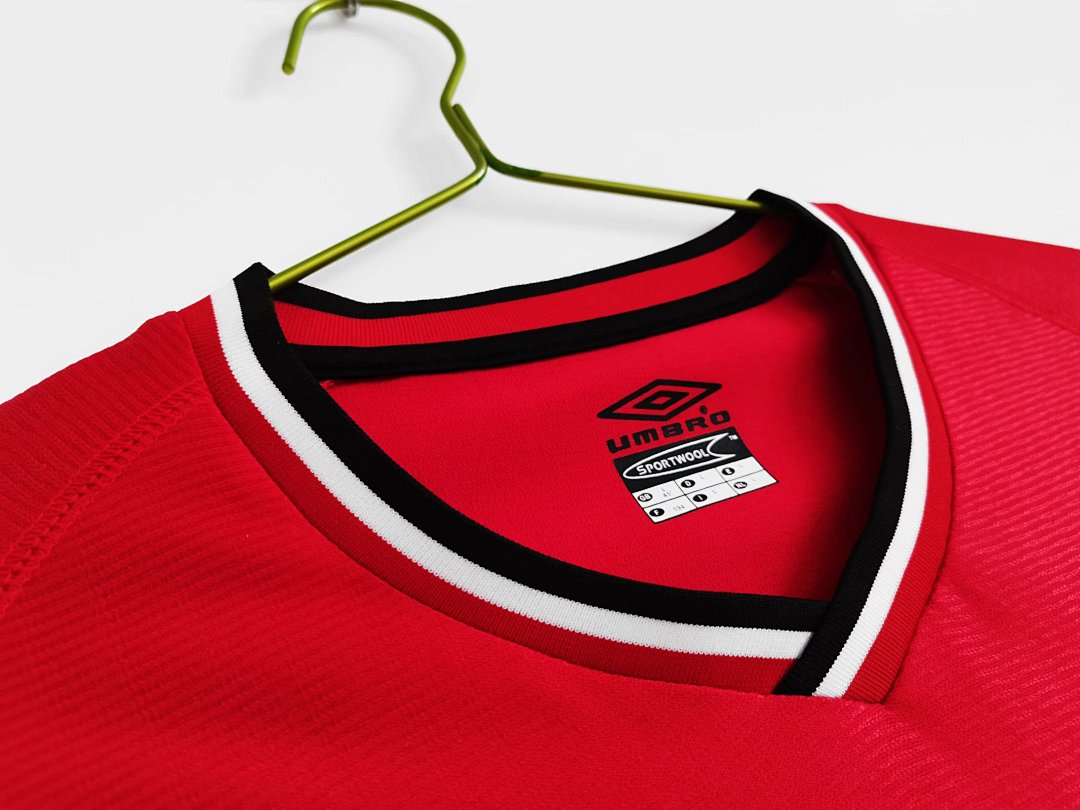 Manchester United 2000/02 Local