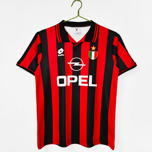 AC Milan 1996/97 Local Versión Escudo