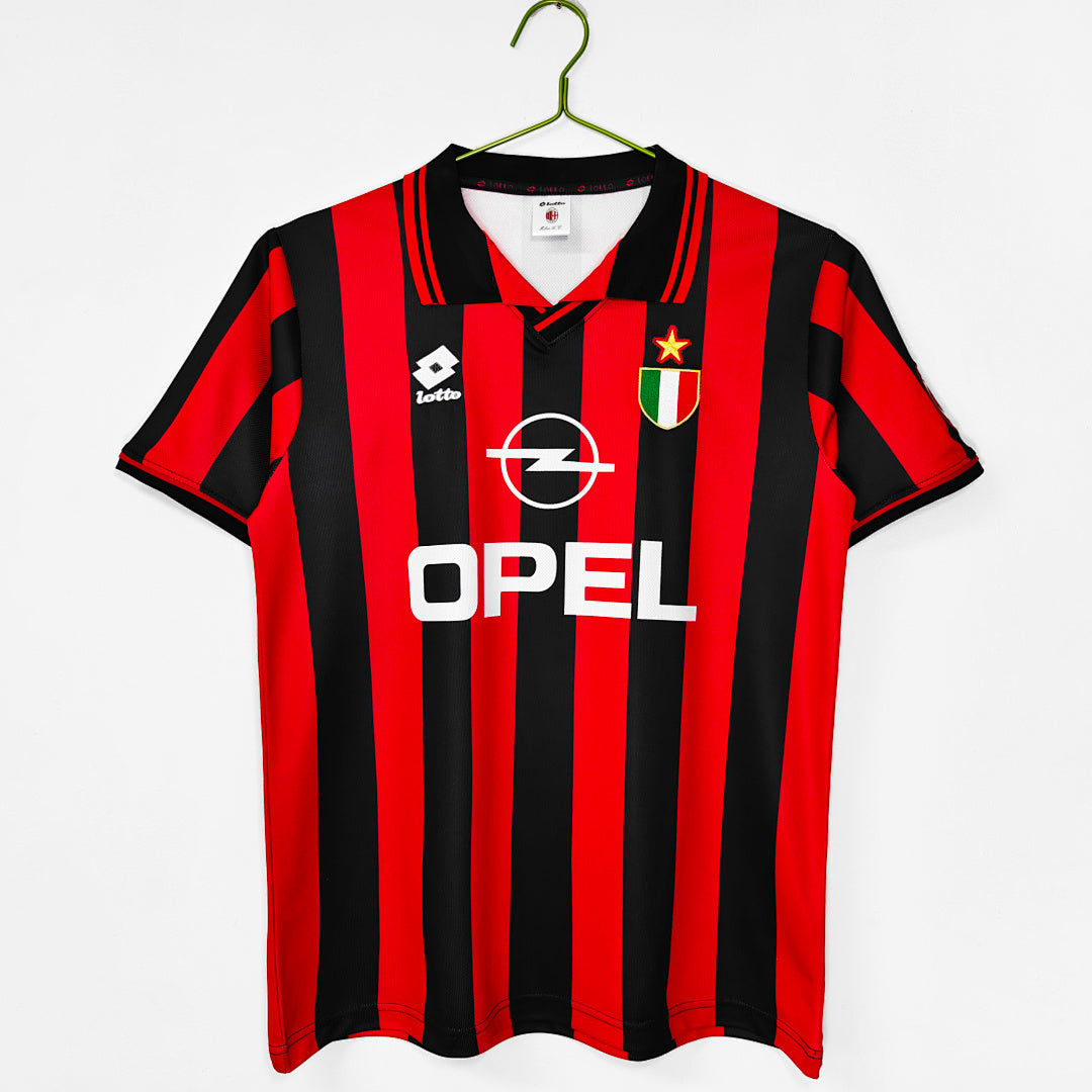 AC Milan 1996/97 Local Versión Escudo