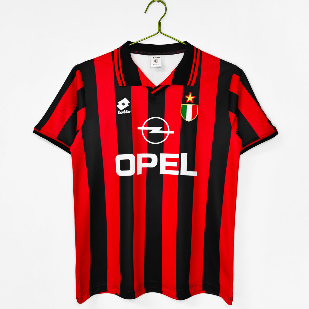 AC Milan 1996/97 Local Versión Escudo