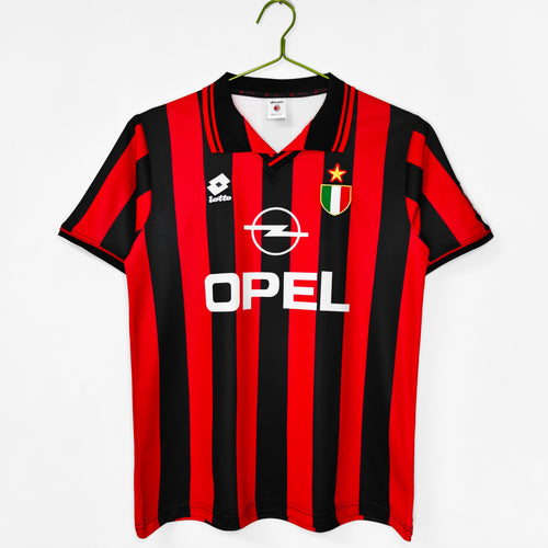 AC Milan 1996/97 Local Versión Escudo